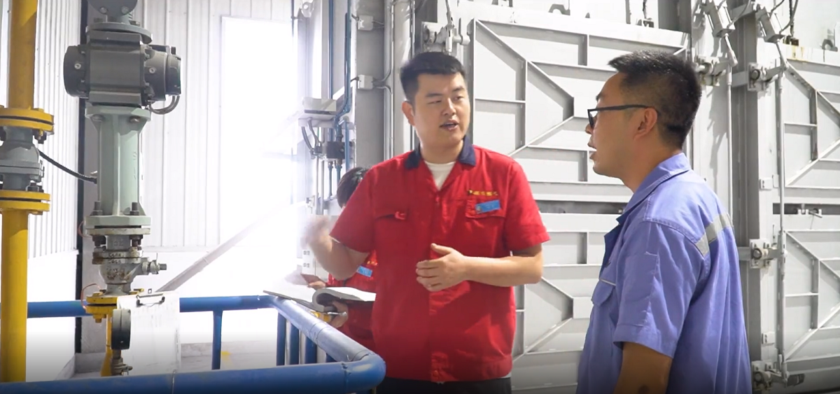 3. 2022年8月 銅川天然氣公司安檢人員在董家河工業(yè)園區排查工業(yè)企業(yè)安全隱患.png